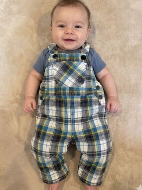 🚨2-Piece Coordinated Outfit with Blue Onesie and Plaid Overalls